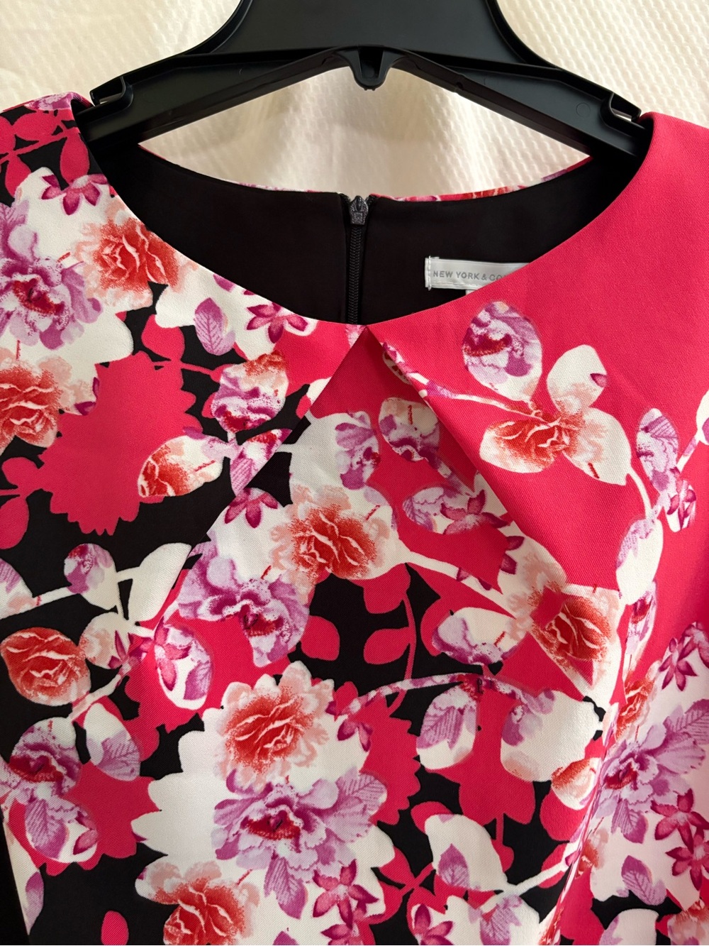 New York & Company Black Dress with Fuchsia Floral Print 10 NWT’s - Picture 3 of 9